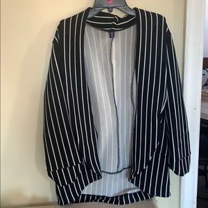 Beautiful Black&White blazer!